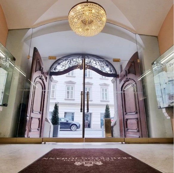 Entrance to hotel 