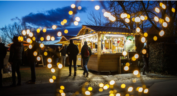 christmas market scene 